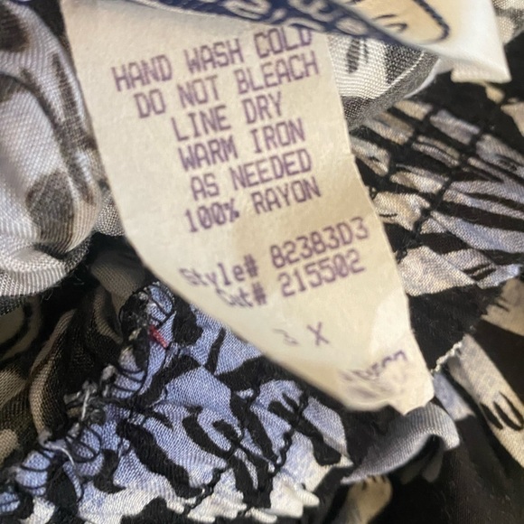 NWT VINTAGE IMPRESSIONS WOMAN HAWAIIAN BLUE PURPLE FLORAL STETCHY SHORTS - Picture 3 of 5